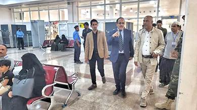وزير الصحة يتفقد العمل في عيادة صحة الموانئ بمطار سيئون